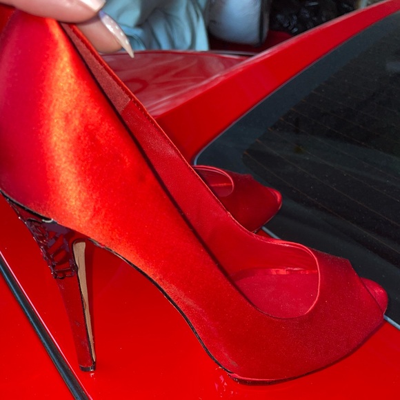 BCBG Shoes - Bcbg red pumps